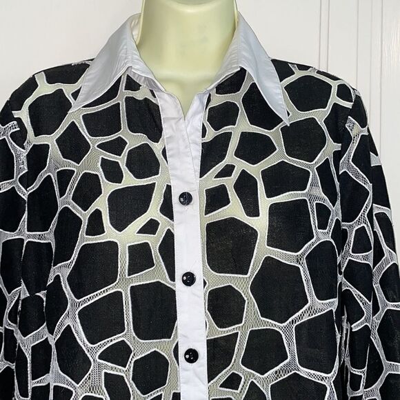 Mishca black & white cotton/polyester long button down shirt with 3/4 sleeves - Picture 2 of 10